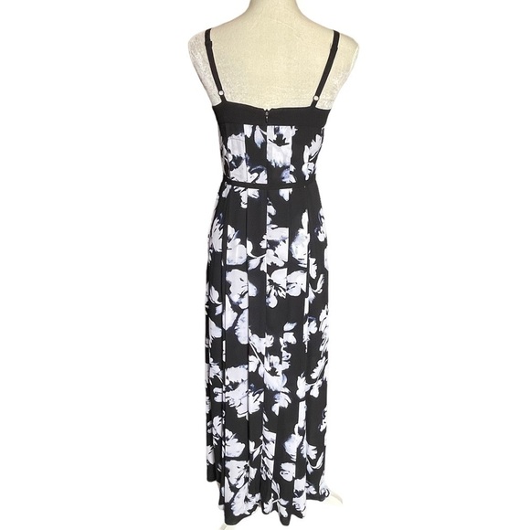 White House Black Market Women’s Floral Pleated Maxi Dress Size 4 Black White - Picture 7 of 11